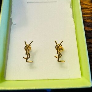 18K Saudi Gold Cute Earrings solid all real gold and lock are Gold!